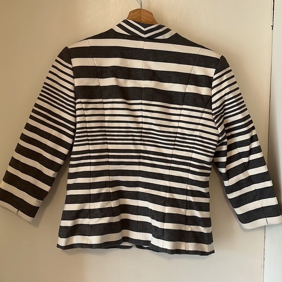 Le Chateau Striped 3/4 Sleeve Blazer - Picture 2 of 9